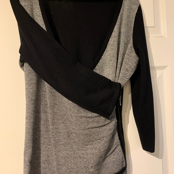 Black sweater with grey vest overlay size Large - Picture 4 of 4